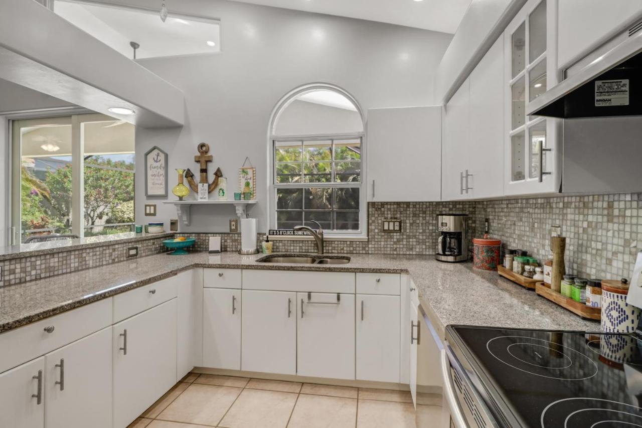Cozy Beach House - 5 Minutes From Vanderbilt Beach North North Naples Esterno foto